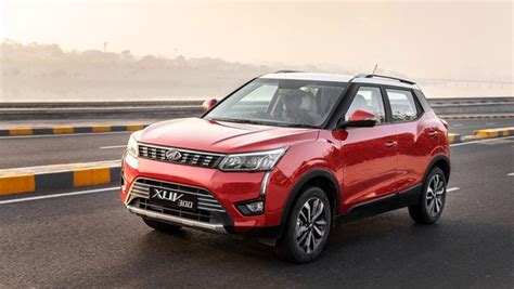 Mahindra XUV300 W6 AMT Vs W8 (O) AMT .